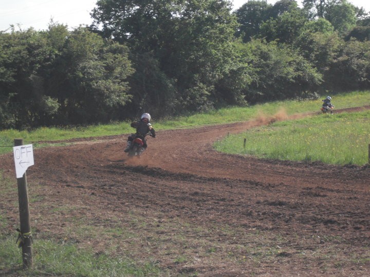 Westerleigh, Doddmoor Farm Track , click to close